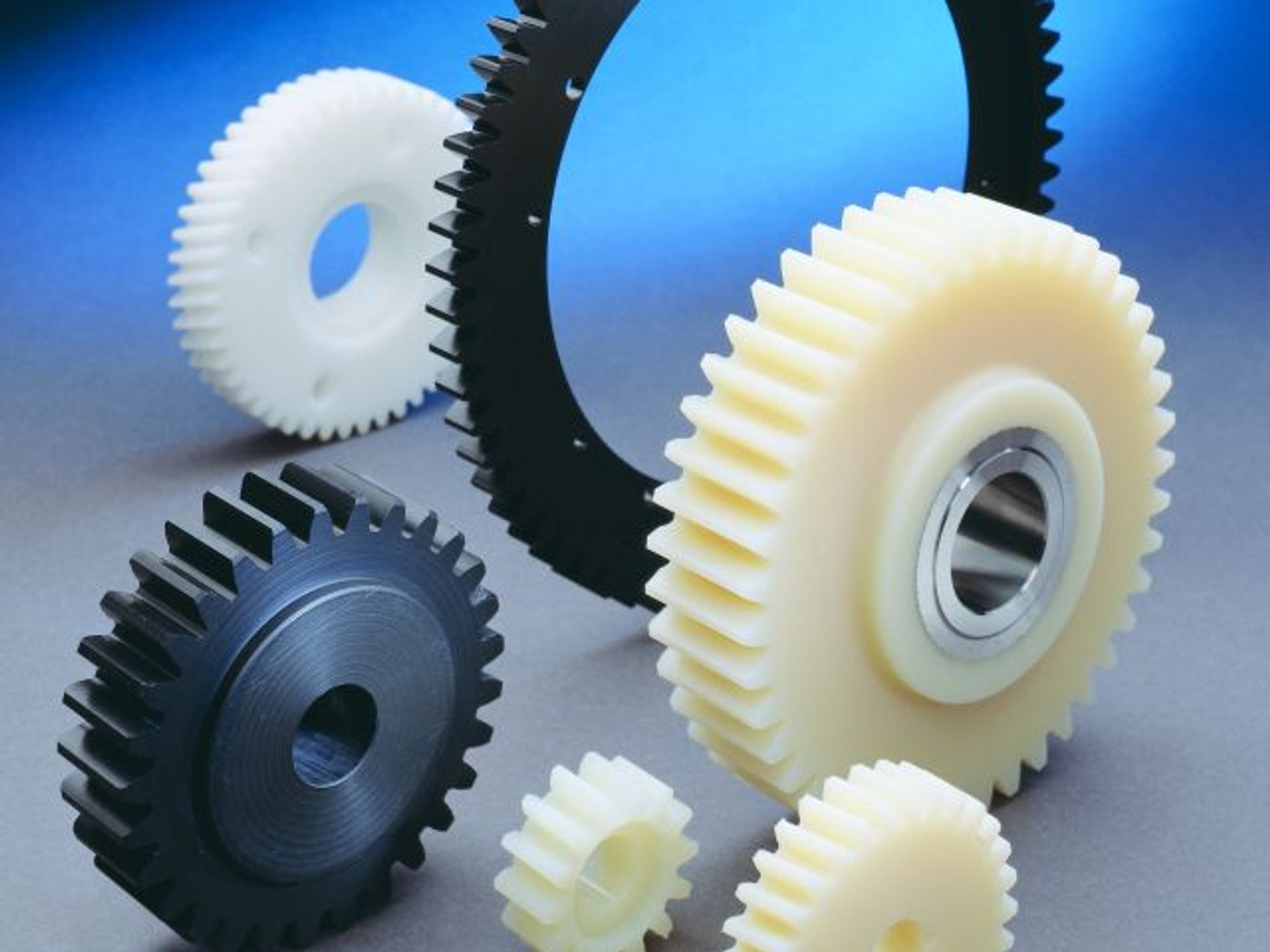 Set of machined plastic and steel gears